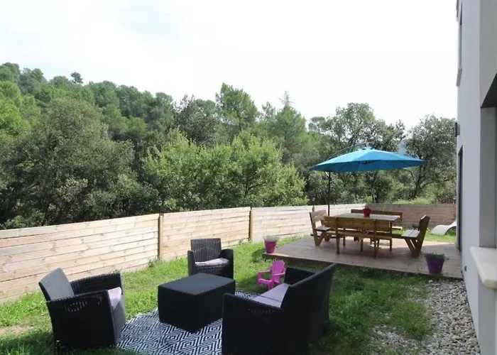 Logement, Rez-De-Jardin D'Une Maison, Oree Du Bois